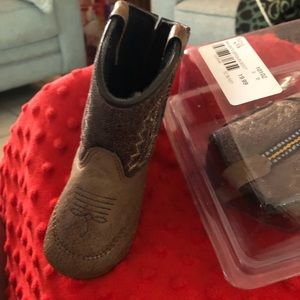 Infant brown boots